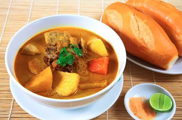Hình ảnh Cà ri gà - bánh mì
