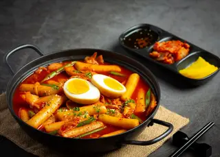 Hình ảnh Tokbokki sốt truyền thống