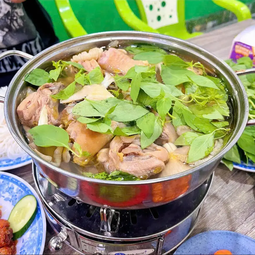 Hình ảnh Lẩu Gà Lá É Tao Ngộ Quán - Cách Mạng Tháng 8