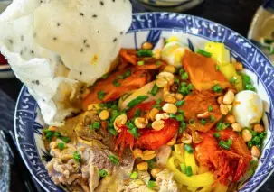Hình ảnh Mì quảng thập cẩm. gà 