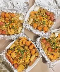 Hình ảnh Mì trộn sốt Thái viên hải sản phô mai