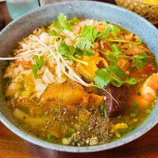Hình ảnh Bánh canh giò heo - thịt cua gỡ sẵn