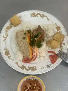 Hình ảnh Cơm tấm sườn chả