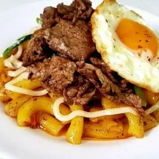 Hình ảnh Nui xào bò - trứng ốp la