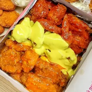 Hình ảnh Nửa con mix vị cay ngọt và phô mai trứng muối - 8 miếng vừa