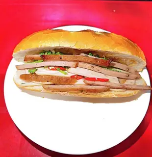 Hình ảnh Bánh mì nem nướng chả lụa