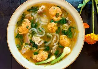 Hình ảnh Bánh canh thịt - chả cua