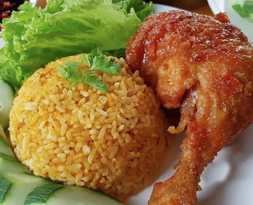 Hình ảnh Cơm gà mắm tỏi (đùi tỏi )