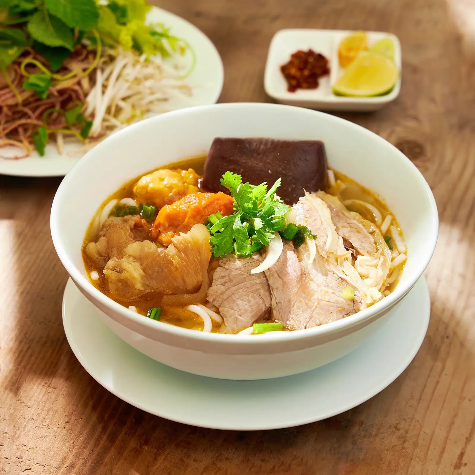 Hình ảnh Bún bò nạm - gân - viên