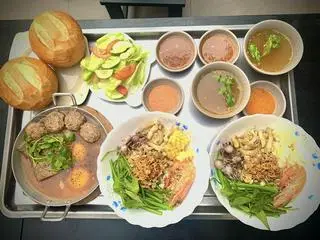 Hình ảnh Bánh mì ốc hến