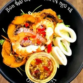 Hình ảnh Bún thái hải sản trộn đặc biệt + Pepsi