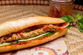 Hình ảnh Bánh mì pate trứng chả