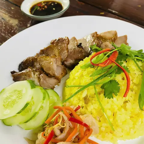 Hình ảnh Cơm Gà Lạ Vị - Cơm Heo Quay, Cơm Xá Xíu & Miến Dong Gà Xé - Nguyễn Công Trứ