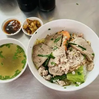 Hình ảnh Hủ Tiếu Giò Heo