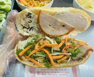 Hình ảnh Bánh mì thịt chả