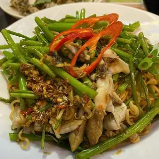 Hình ảnh Ốc móng tay xào mì