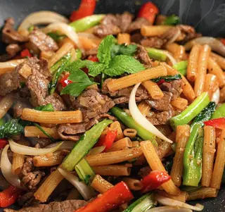 Hình ảnh Nui xào bò