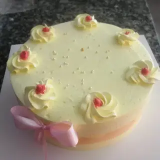 Hình ảnh Bánh kem hiện đại đơn giản lịch sự
