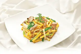 Hình ảnh Nui xào nem nướng