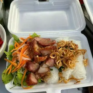 Hình ảnh Bánh hỏi heo quay