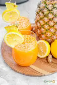 Hình ảnh Nước ép cam - dứa cốc to
