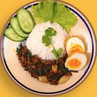 Hình ảnh Cơm heo/gà xào lá quế