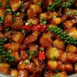 Hình ảnh Cơm thịt kho tiêu Hongkong