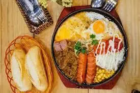 Hình ảnh Bánh mì chảo đặc biệt - Coca