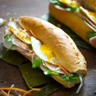 Hình ảnh Bánh mì chả trứng