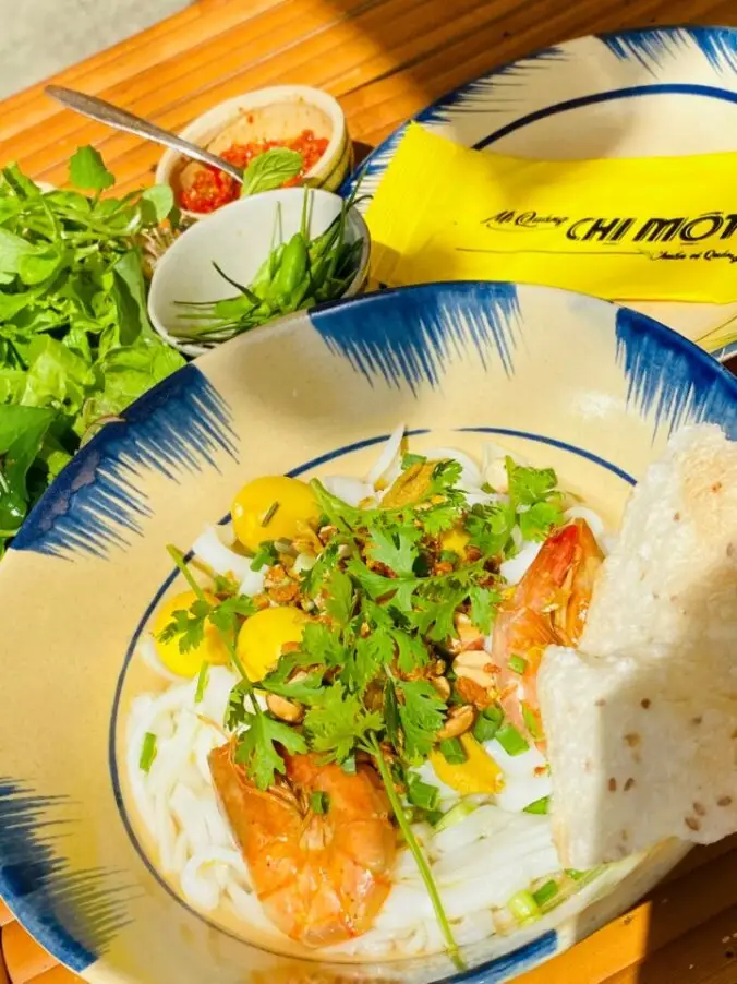 Hình ảnh Mì quảng sườn trứng