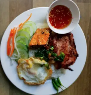 Hình ảnh Cơm sườn chả trứng