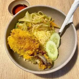 Hình ảnh Cơm đùi gà chiên giòn
