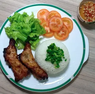 Hình ảnh Cơm tấm sườn cọng quay mật ong