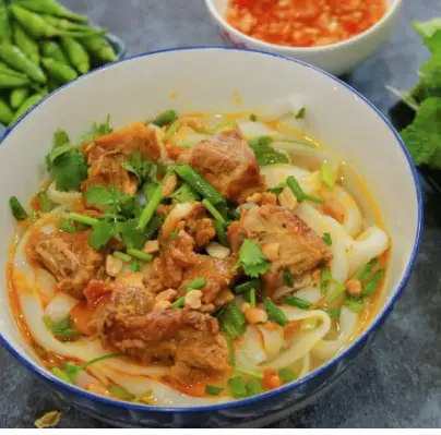 Hình ảnh Mì Quảng sườn trứng