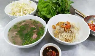Hình ảnh Phở khô Gia Lai bò viên - 4 viên loại ngon