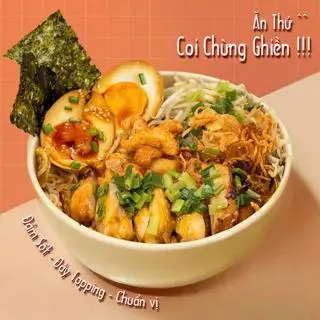 Hình ảnh Mì trộn tóp mỡ gà nướng
