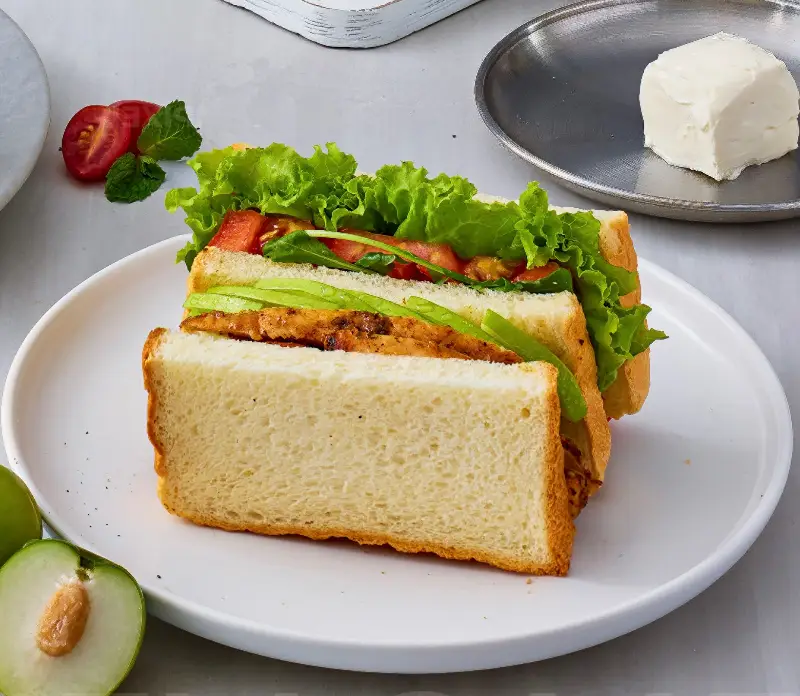 Hình ảnh 1/2 Bánh Mì Kẹph Gà Táo (Apple Chicken Pesto - Half)