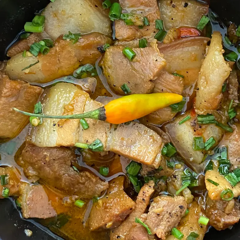 Hình ảnh Cơm đĩa thịt kho tiêu
