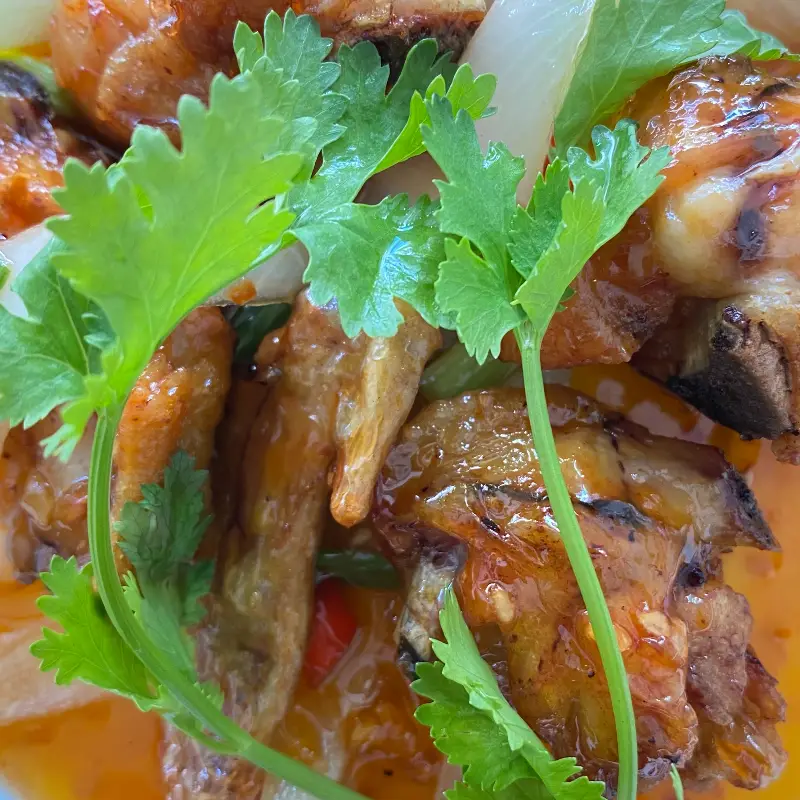 Hình ảnh Cơm đĩa cánh gà chiên nước mắm