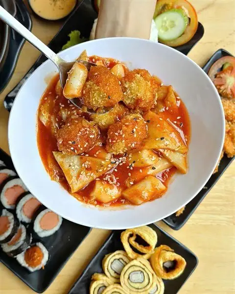 Hình ảnh TOKBOKKI CHẢ CÁ GÀ XÙ SỐT CAY