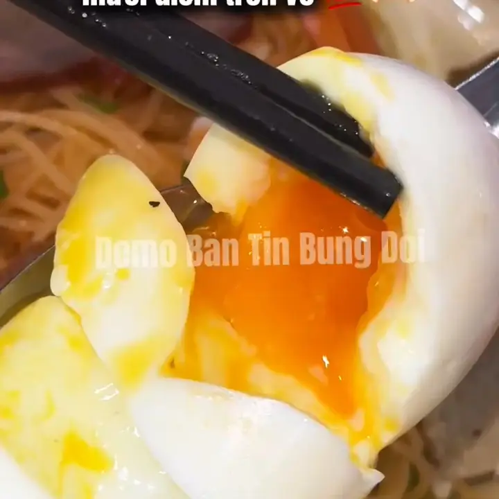 Hình ảnh HỦ TIẾU DAI TRỘN TRỨNG