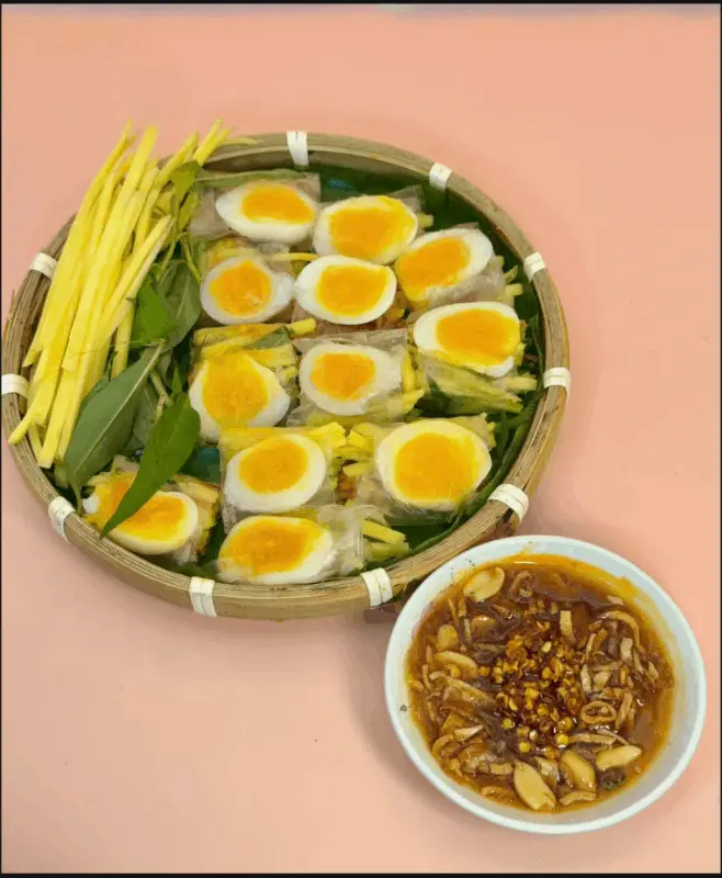 Hình ảnh Bánh tráng cuốn lòng đào chấm sốt bò