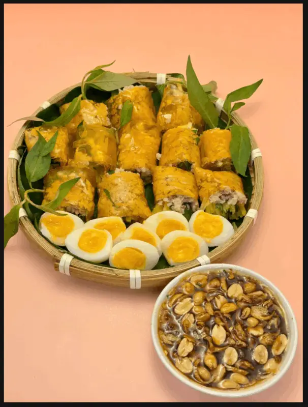 Hình ảnh Bánh tráng cuốn thịt bằm chấm sốt bò