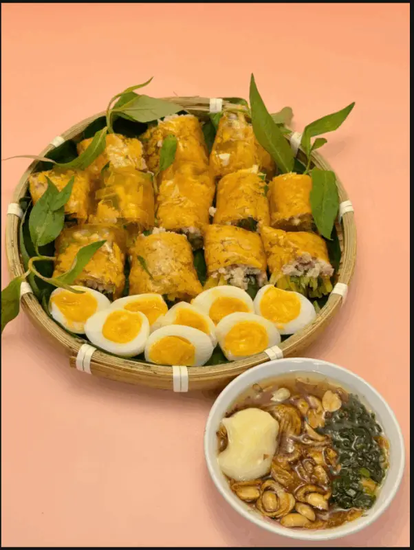 Hình ảnh Bánh tráng cuốn thịt bằm chấm sốt me