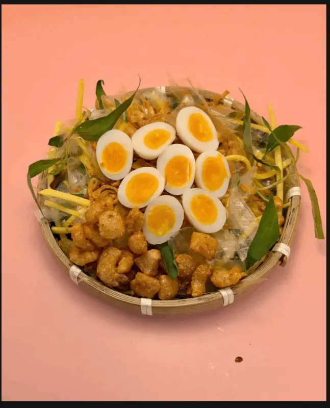 Hình ảnh Bánh tráng trộn tóp mỡ, muối nhuyễn, trứng lòng đào