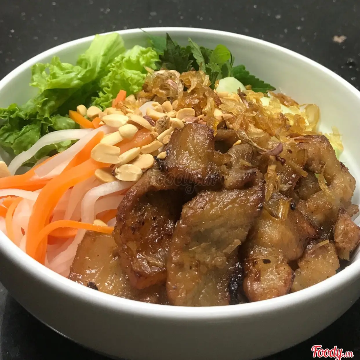 Hình ảnh Bún trộn thịt nướng