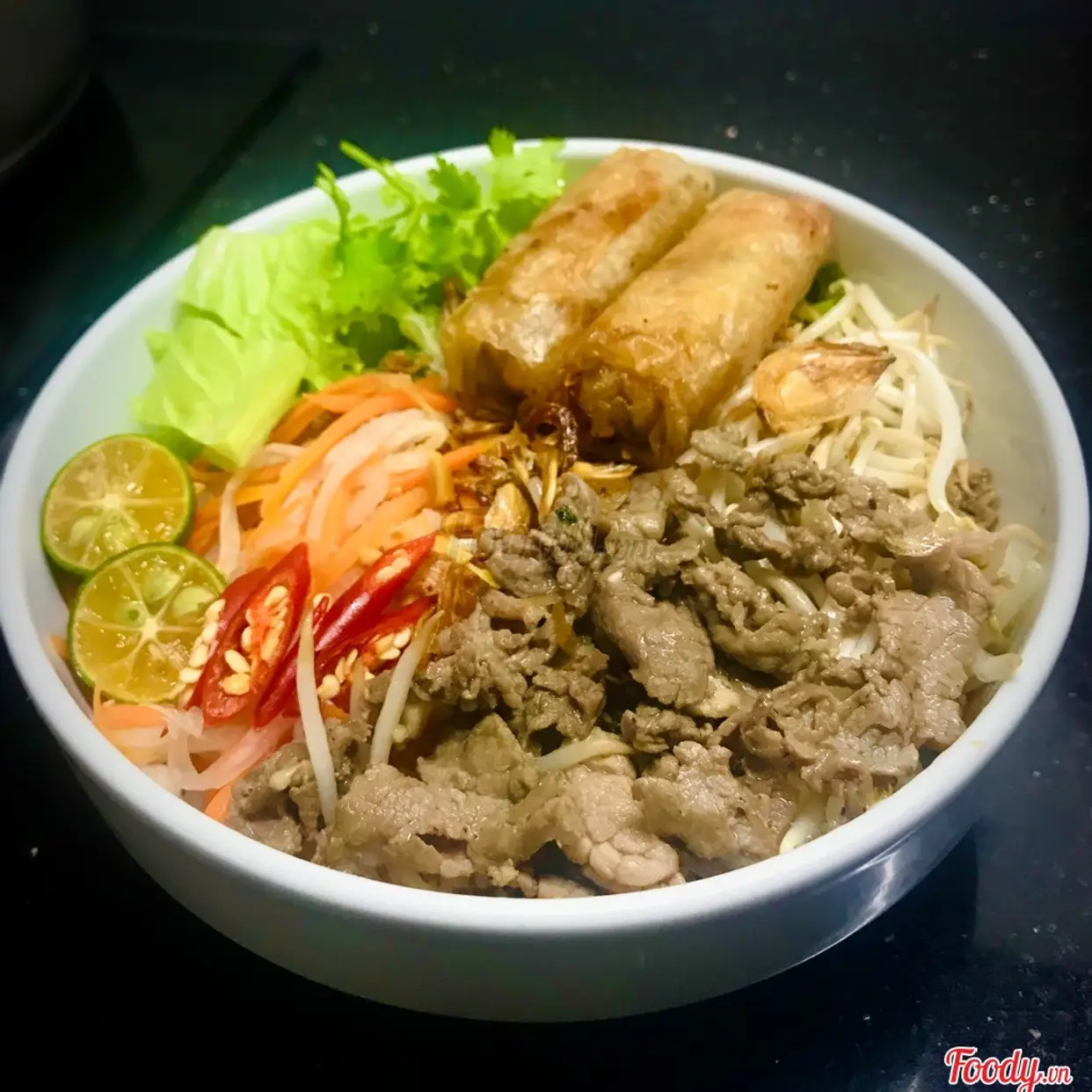 Hình ảnh Bún bò đặc biệt