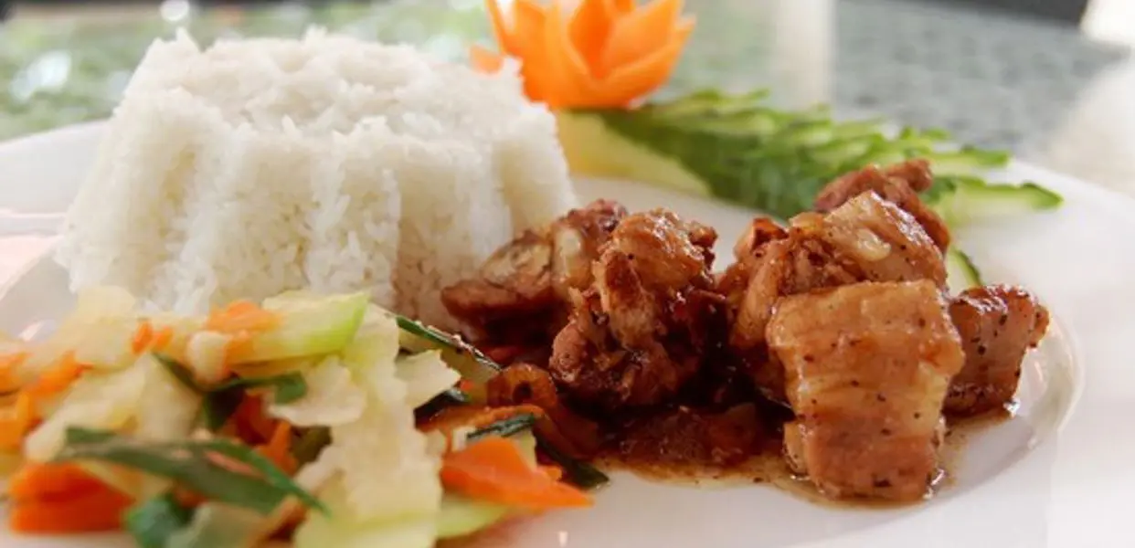 Ảnh bìa Cơm Ngon Quang Hiếu - Ngõ Tự Do