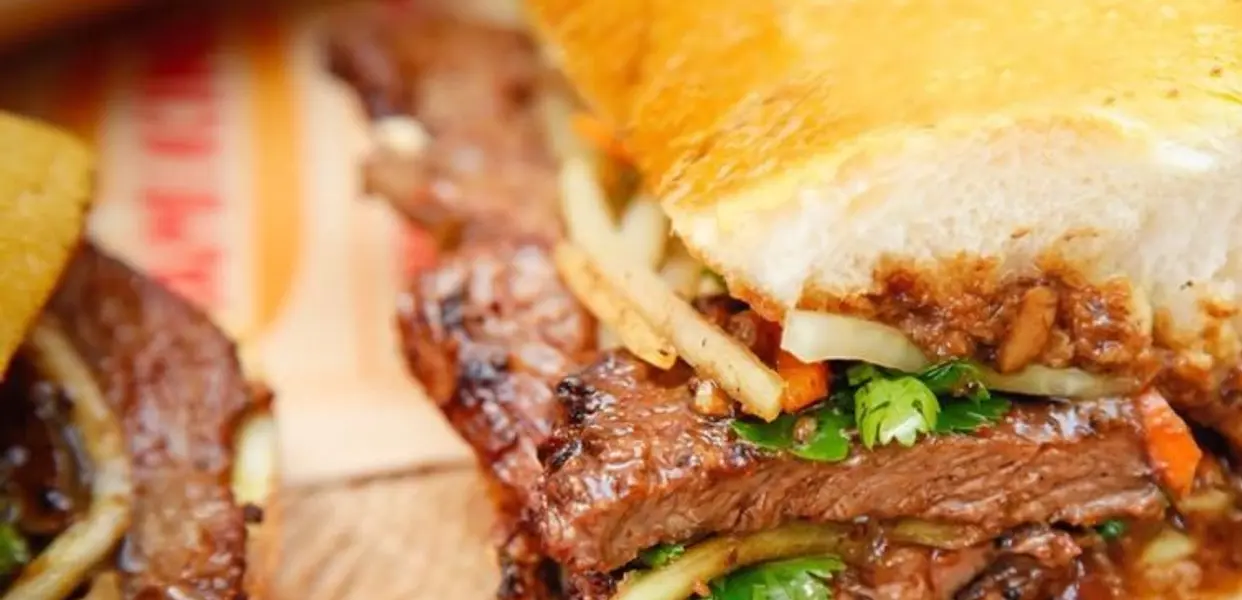 Ảnh bìa Bami King - Bánh Mì Bò Nướng & Cơm Thố - Dương Văn Bé
