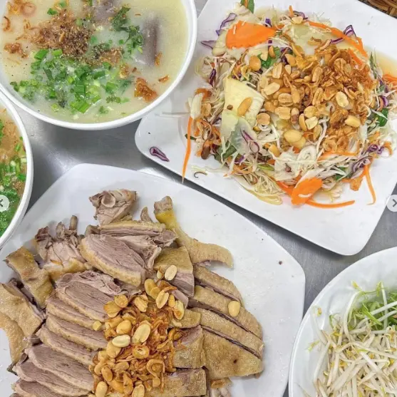 Ảnh bìa Cháo, Gỏi & Cơm Gà Vịt Anh Em Quán - Hoàng Hữu Nam